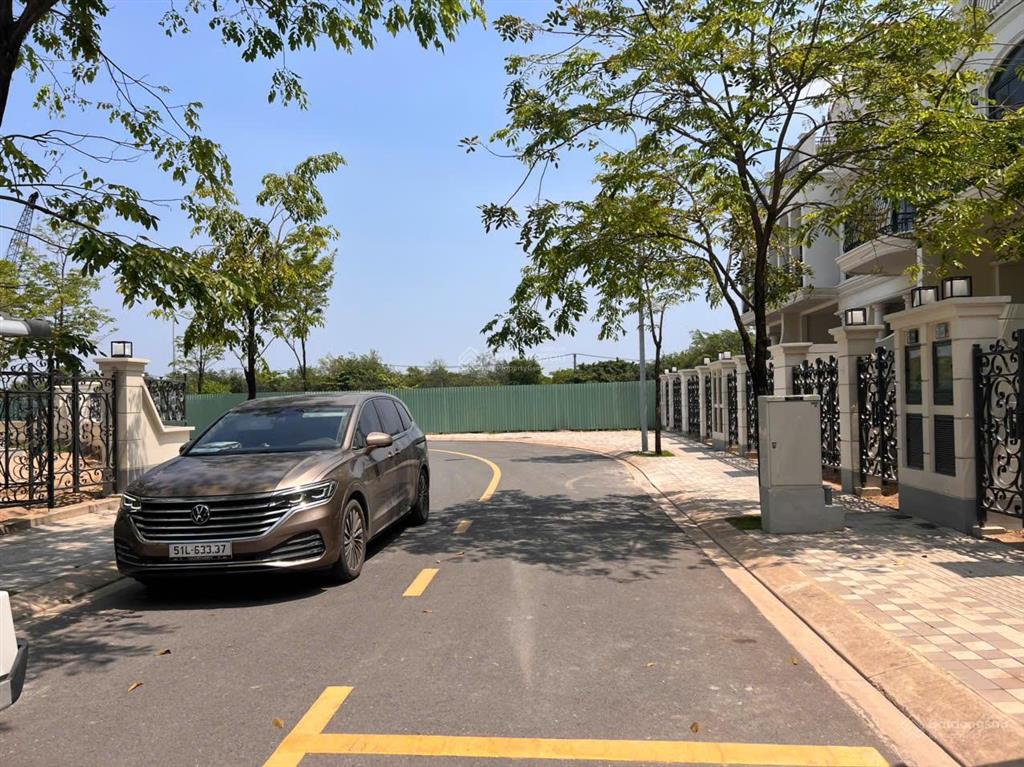 Gấp gấp.biệt thự khu valencia( river park 2)8x19.5, vị trí siêu đẹp 3 mặt thoáng, liền kề công viên