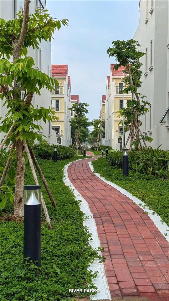 Gấp gấp.biệt thự khu valencia( river park 2)8x19.5, vị trí siêu đẹp 3 mặt thoáng, liền kề công viên