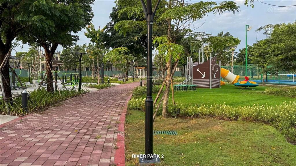 Gấp gấp.biệt thự khu valencia( river park 2)8x19.5, vị trí siêu đẹp 3 mặt thoáng, liền kề công viên