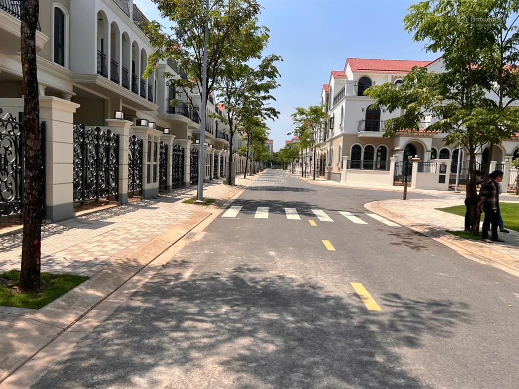 Gấp gấp.biệt thự khu valencia( river park 2)8x19.5, vị trí siêu đẹp 3 mặt thoáng, liền kề công viên