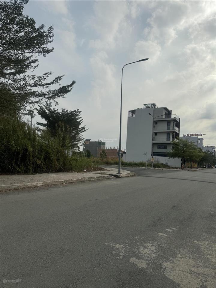 Cần bán góc + bụng view hồ sinh thái kdc tân đô, sổ hồng sẵn, giá 5 tỷ 300 tr