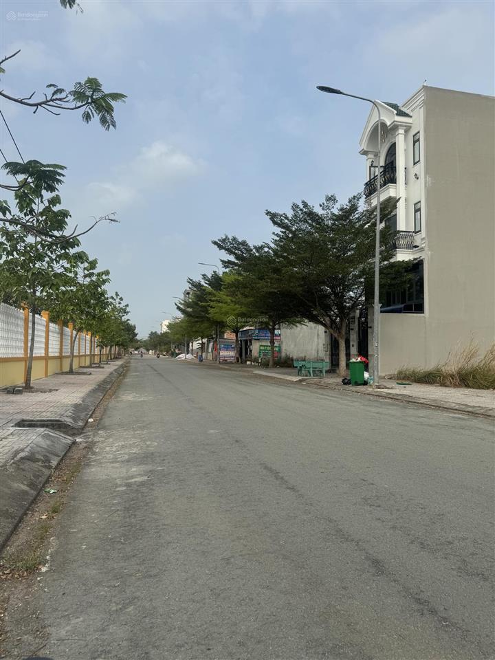 Cần bán góc + bụng view hồ sinh thái kdc tân đô, sổ hồng sẵn, giá 5 tỷ 300 tr
