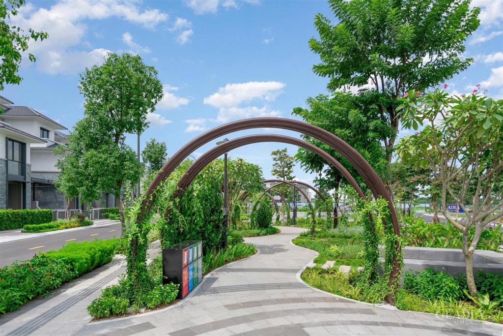 Em minh bán nhà liên kế vườn đường 16m. dtxd 224.6m2 thanh toán 7.237 tỷ  vay 75% htls 18 tháng