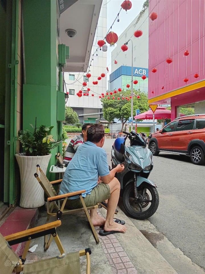 Bán nhà mặt tiền 3 tầng ngay trung tâm, nhiều văn phòng, ngân hàng