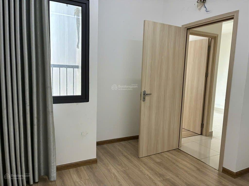 Cần cho thuê căn 2pn, 67m2, nhà có nội thất tương đối, hướng mát ở được ngay