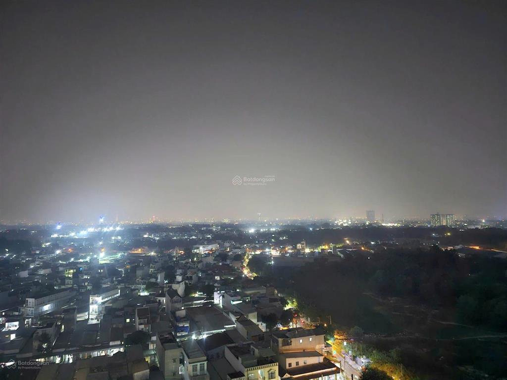 Chính chủ cần bán căn 2pn, 2pn 2wc, hướng nam view landmark, block b, thoáng mát. sổ sẵn cc ngay