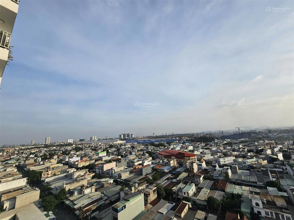 Chính chủ cần bán căn 2pn, 2pn 2wc, hướng nam view landmark, block b, thoáng mát. sổ sẵn cc ngay