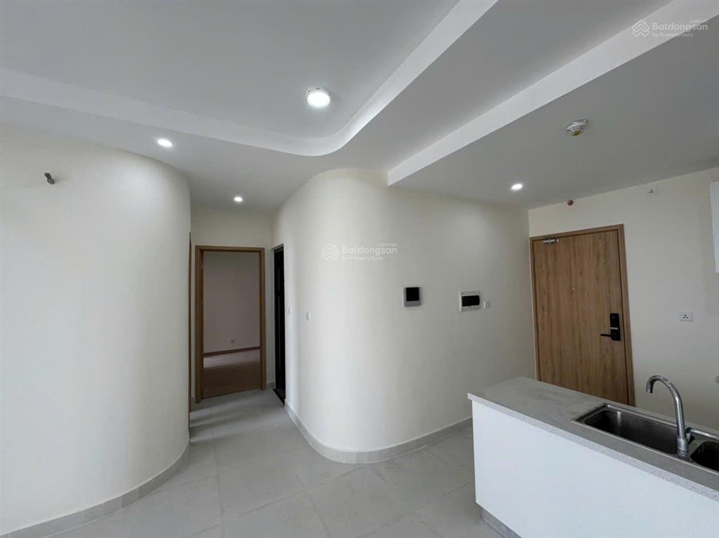 Cho thuê căn hộ 68m2 có bếp, rèm, máy lạnh, giàn phơi  0918 585 ***