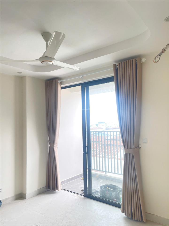 Cho thuê căn hộ 68m2 có bếp, rèm, máy lạnh, giàn phơi  0918 585 ***