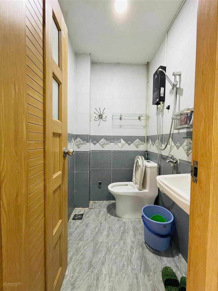 Bán gấp nhà riêng 32m2, 1 lầu đúc, giá 3,79 tỷ ở tỉnh lộ 10, p bình trị đông, q bình tân, hcm