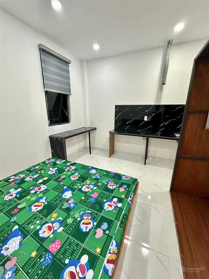 Nhà đang khai thác căn hộ dịch vụ 6 phòng, giá 6.45 tỷ, đường ô tô, gần đh nguyễn tất thành