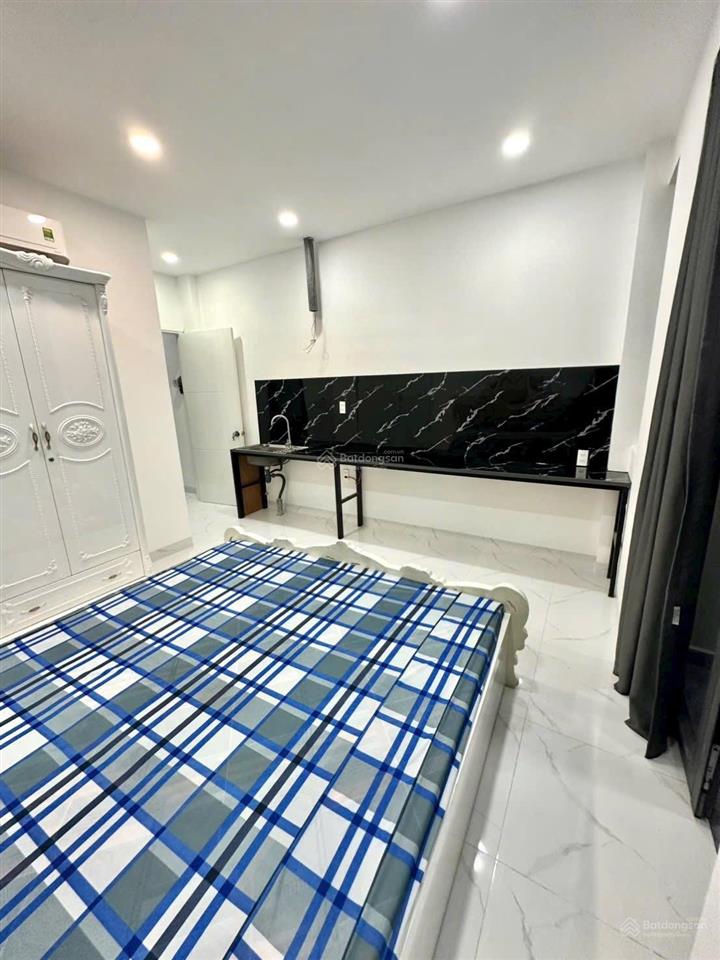 Nhà đang khai thác căn hộ dịch vụ 6 phòng, giá 6.45 tỷ, đường ô tô, gần đh nguyễn tất thành