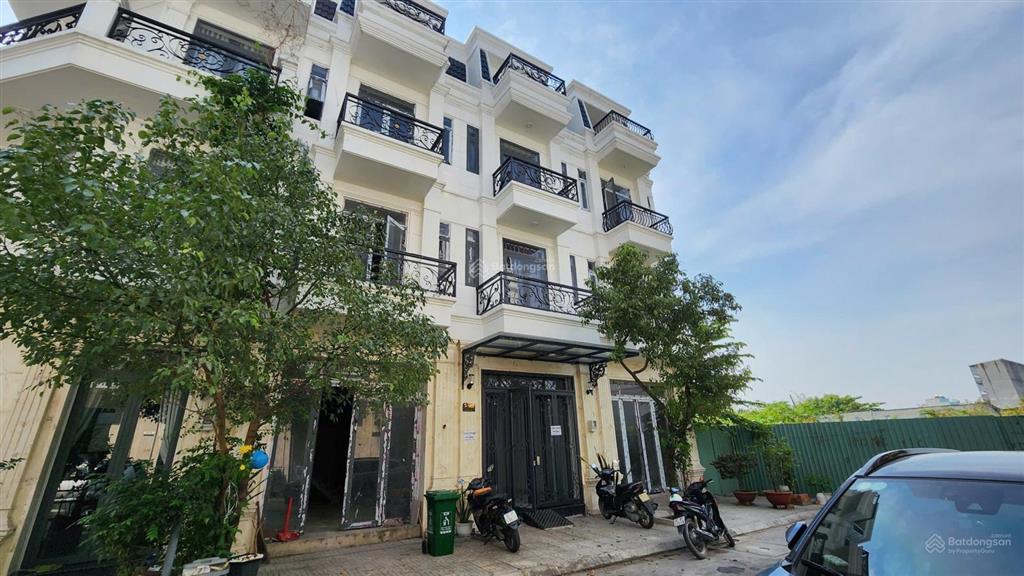 Nhà đang khai thác căn hộ dịch vụ 6 phòng, giá 6.45 tỷ, đường ô tô, gần đh nguyễn tất thành