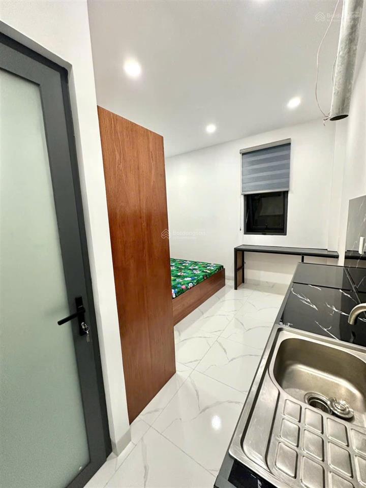 Nhà đang khai thác căn hộ dịch vụ 6 phòng, giá 6.45 tỷ, đường ô tô, gần đh nguyễn tất thành