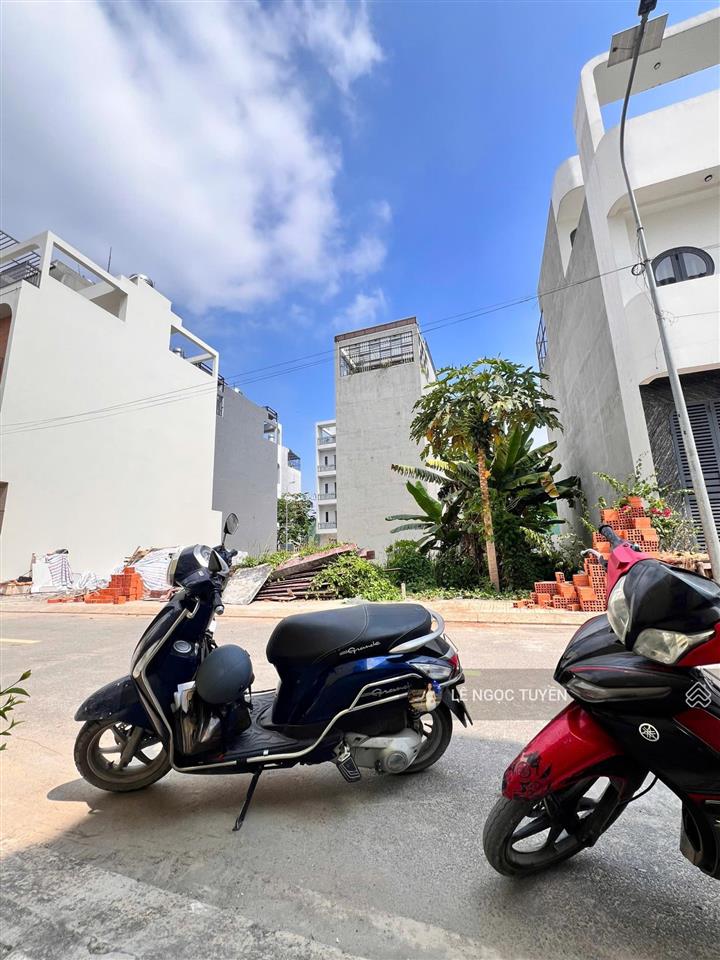 4 tỷ bán lô đất ngang 4.5m xây full và cao tầng, an phú đông, quận 12