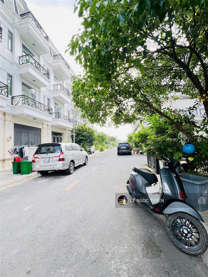 Nhà thô 1 trệt 3 lầu chỉ 5.5 tỷ gần trường đh nguyễn tất thành, giá bán lỗ thu hồi vốn