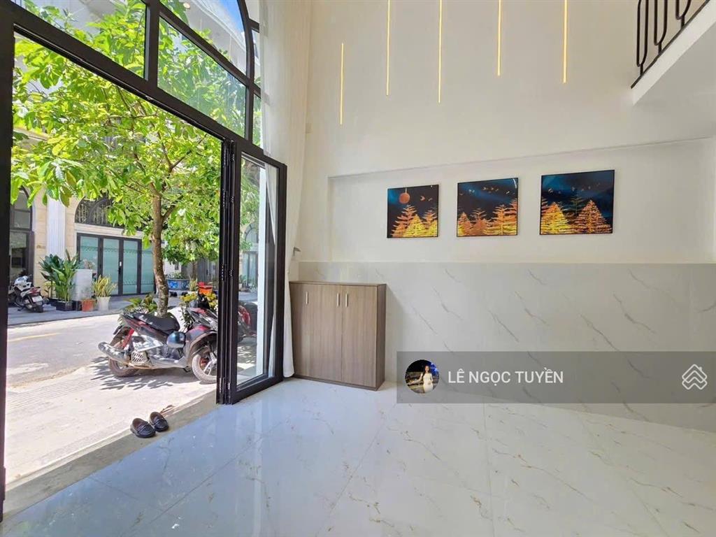 Nhà đường 12m giá 6.89 tỷ gần ngã 4 ga, chợ cầu đồng. xây mới