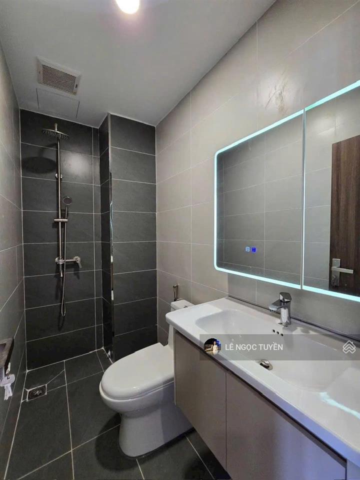Nhà đường 12m giá 6.89 tỷ gần ngã 4 ga, chợ cầu đồng. xây mới