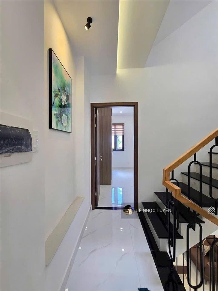 Nhà đường 12m giá 6.89 tỷ gần ngã 4 ga, chợ cầu đồng. xây mới