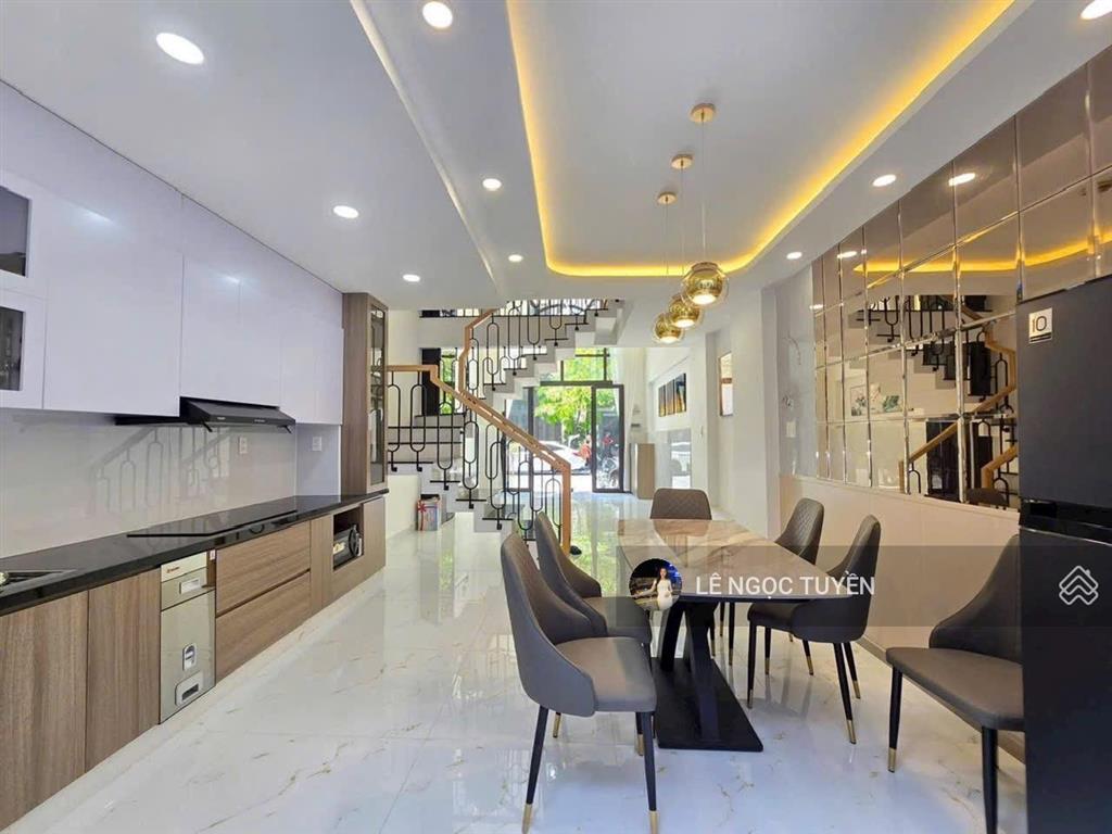 Nhà đường 12m giá 6.89 tỷ gần ngã 4 ga, chợ cầu đồng. xây mới