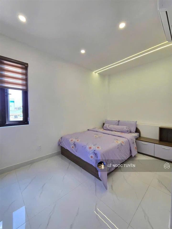 Nhà đường 12m giá 6.89 tỷ gần ngã 4 ga, chợ cầu đồng. xây mới