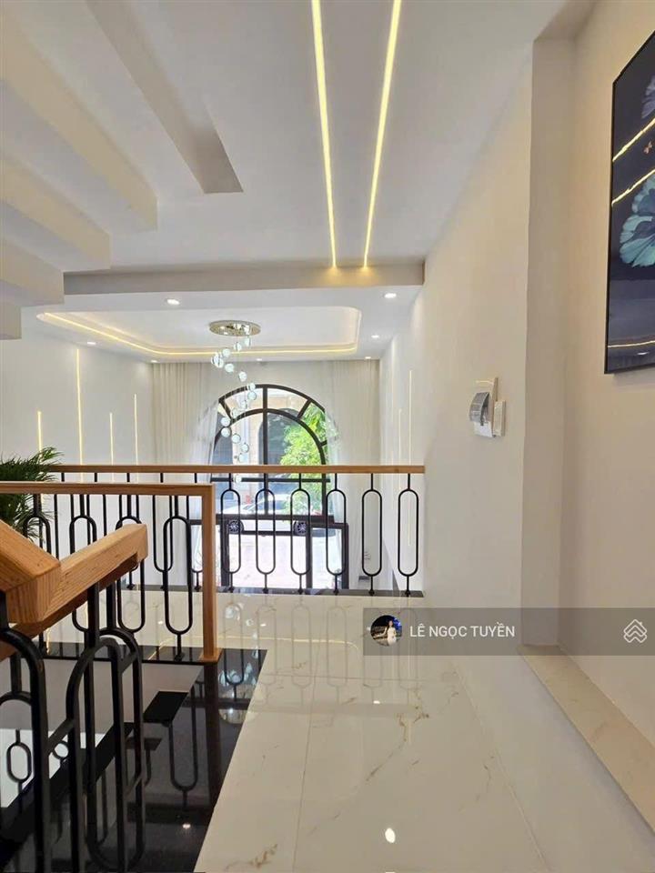 Nhà đường 12m giá 6.89 tỷ gần ngã 4 ga, chợ cầu đồng. xây mới