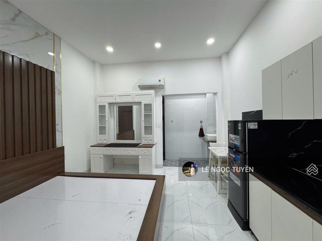 Căn hộ dịch vụ mới đẹp full nội thất có bảo vệ, gần trường đh nguyễn tất thành