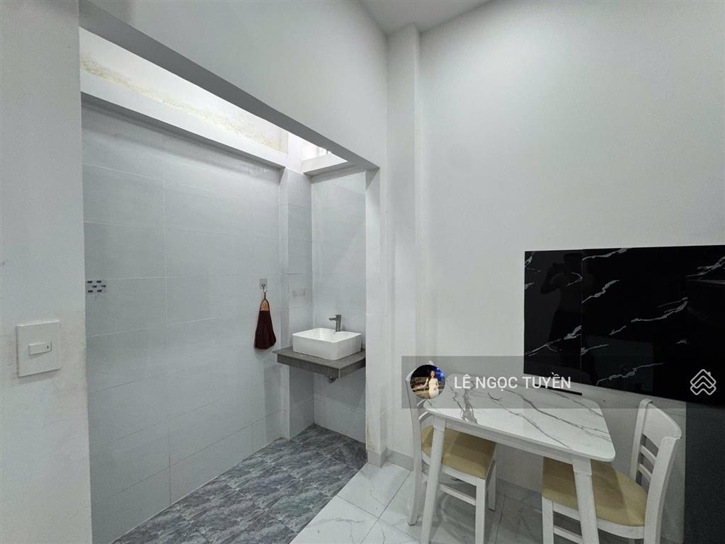 Căn hộ dịch vụ mới đẹp full nội thất có bảo vệ, gần trường đh nguyễn tất thành