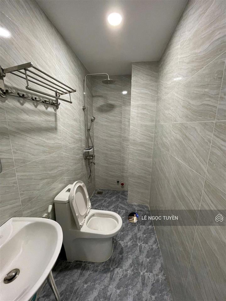 Căn hộ dịch vụ mới đẹp full nội thất có bảo vệ, gần trường đh nguyễn tất thành