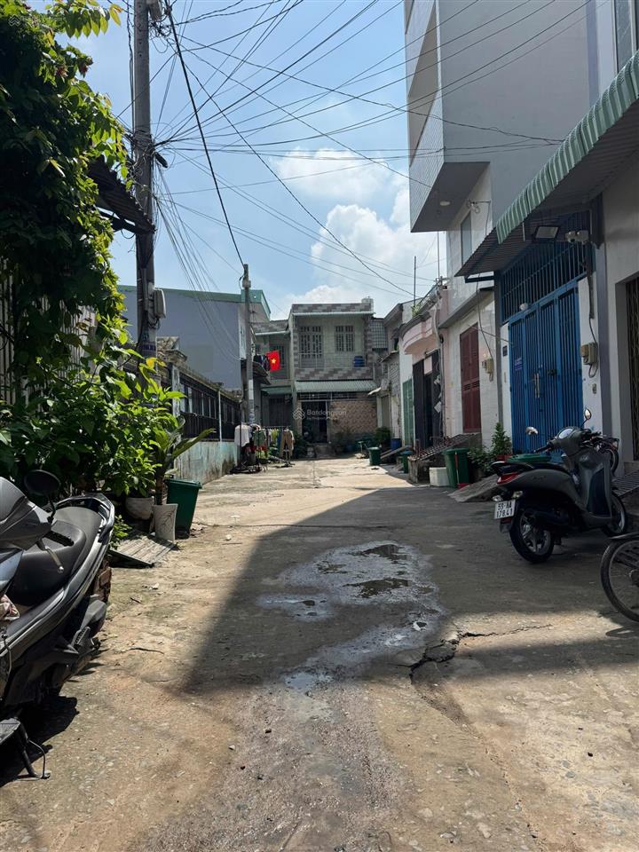 Bán dãy nhà trọ 5 phòng đường hương lộ 2 4x20m vuông vức, giá ưu đãi 5,9 tỷ, 80 m2