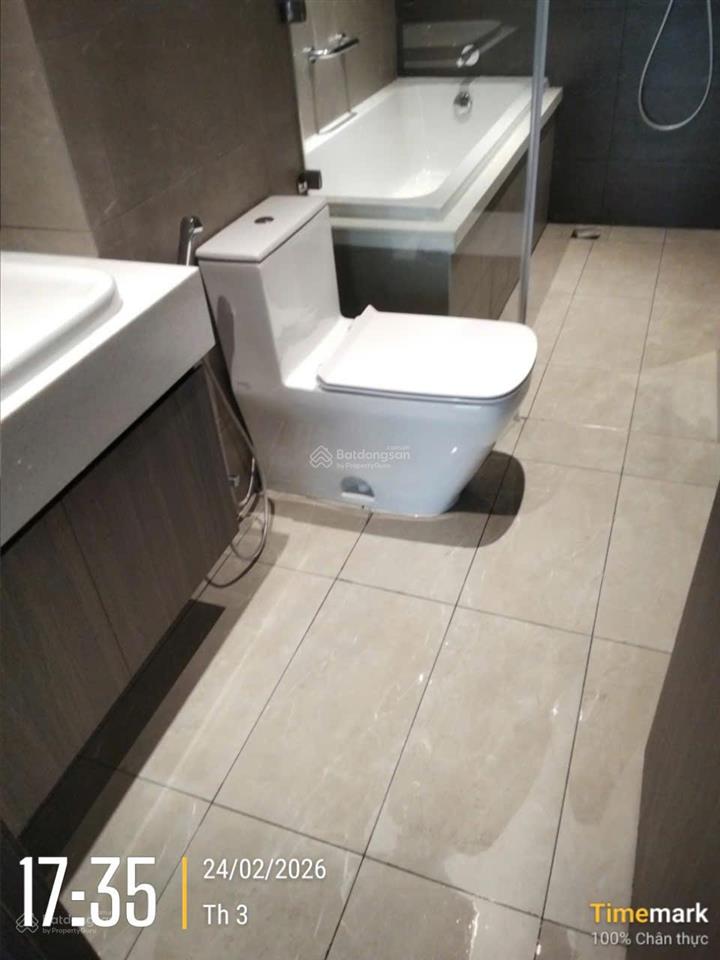 Cho thuê nhanh căn 3pn  3 vệ sinh (121m2) diamond centery, đã có sẵn máy lạnh, bếp.