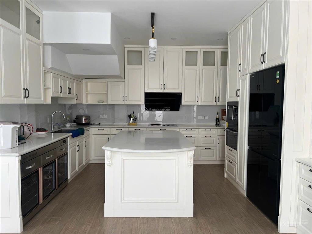 Cho thuê căn biệt thự song lập victoria 200m2 hầm+4 tầng full nội thất  70tr/th