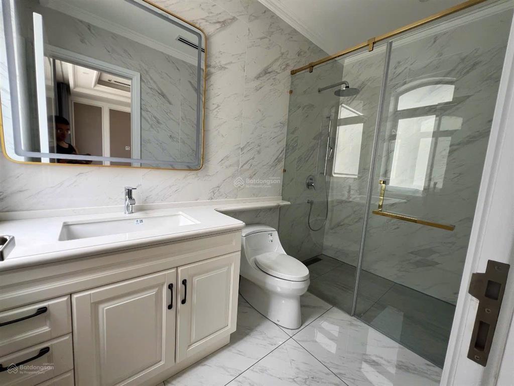 Cho thuê căn biệt thự song lập victoria 200m2 hầm+4 tầng full nội thất  70tr/th