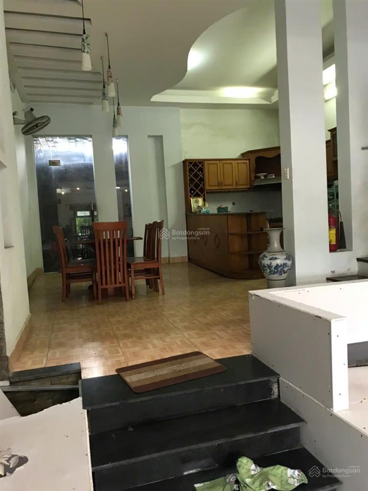 Bán nhà 110m2 tại hẻm xe hơi, có sân rộng đậu xe, đi 30m ra quốc lộ 13, đón đầu mở rộng