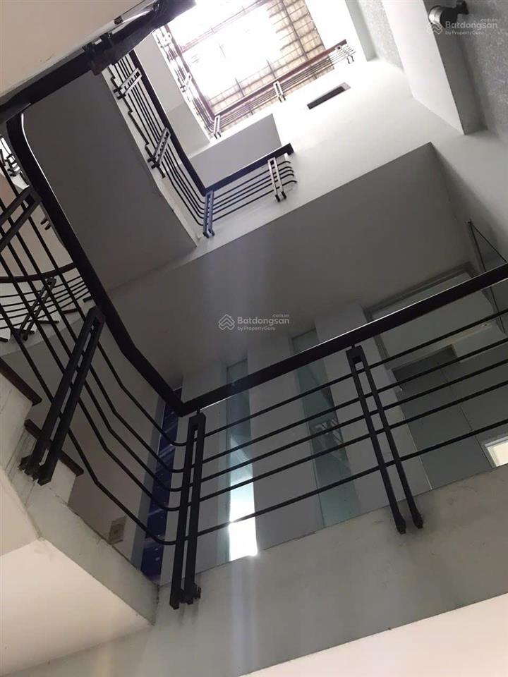 Bán nhà 110m2 tại hẻm xe hơi, có sân rộng đậu xe, đi 30m ra quốc lộ 13, đón đầu mở rộng