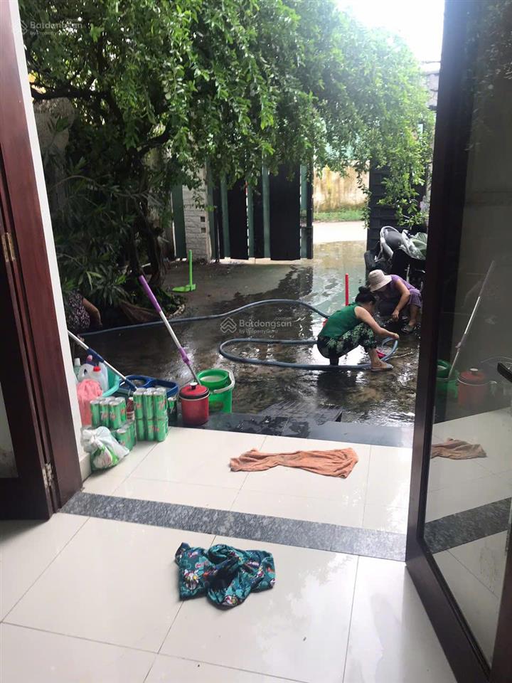 Bán nhà 110m2 tại hẻm xe hơi, có sân rộng đậu xe, đi 30m ra quốc lộ 13, đón đầu mở rộng