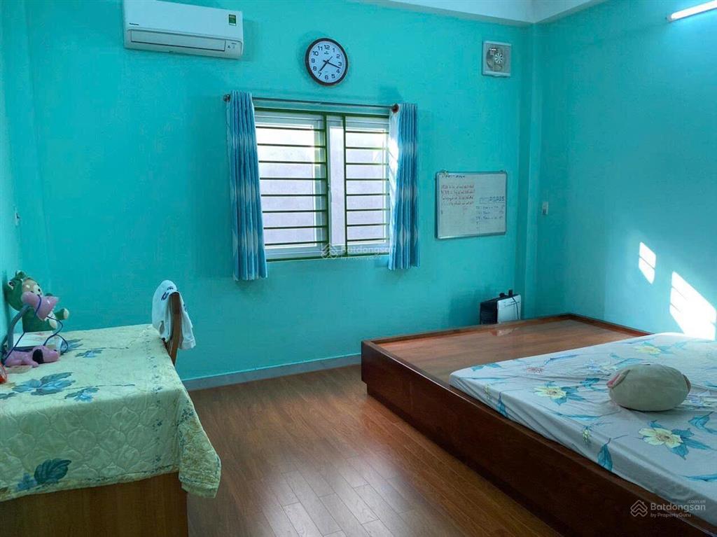 Cho thuê nhà 3 tầng có sân đậu xe hơi ngay trung tâm phường phú hữu