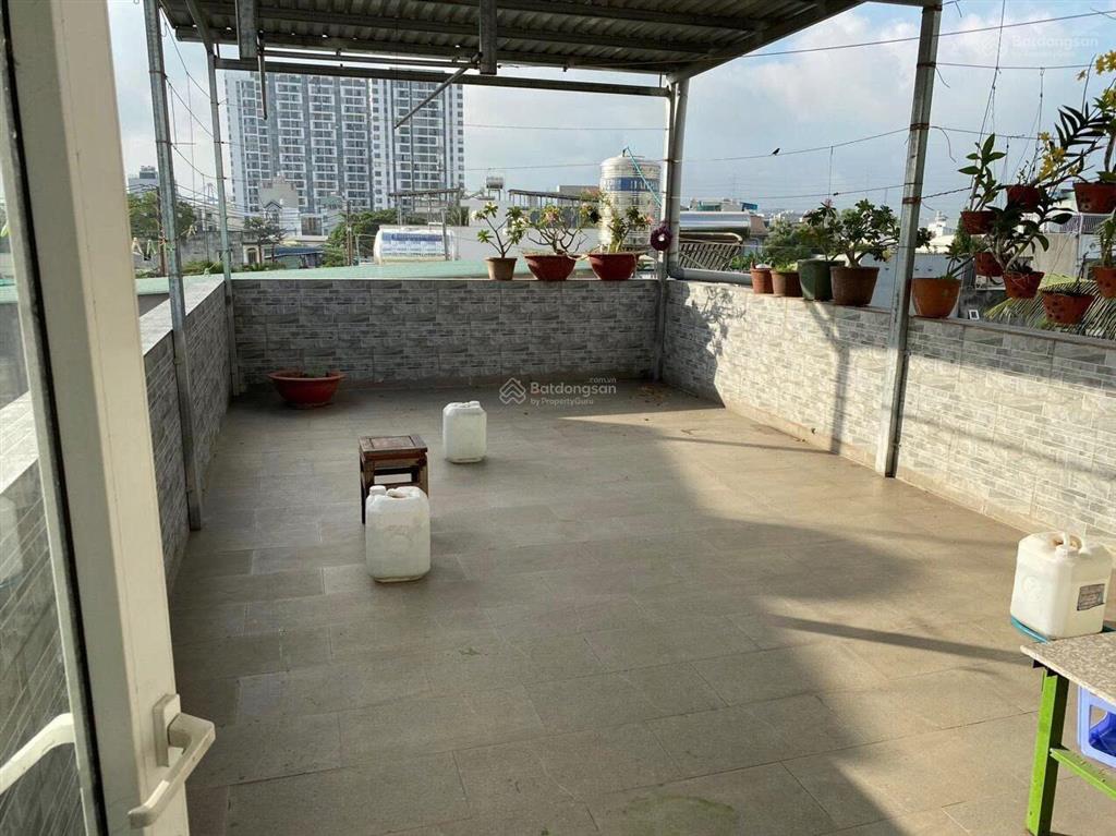 Cho thuê nhà 3 tầng có sân đậu xe hơi ngay trung tâm phường phú hữu