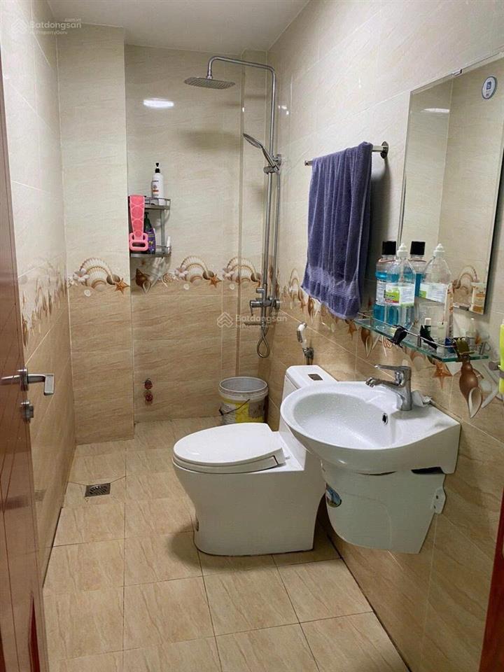 Cho thuê nhà 3 tầng có sân đậu xe hơi ngay trung tâm phường phú hữu