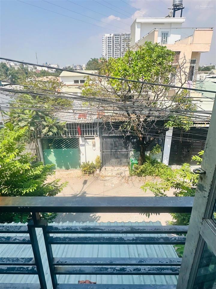 Cho thuê nhà riêng rộng rãi ngay hồ bơi đông sài gòn giá 6,5tr