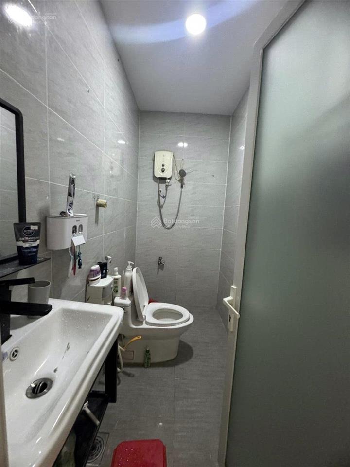 Chính chủ cho thuê nhà mặt tiền đường, có 3 phòng ngủ full nội thất, máy lạnh