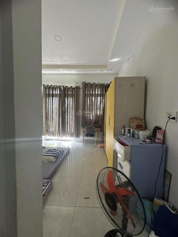 Chính chủ cho thuê nhà mặt tiền đường, có 3 phòng ngủ full nội thất, máy lạnh