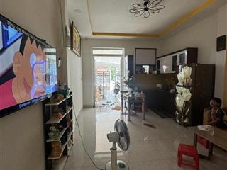 Chính chủ cho thuê nhà mặt tiền đường, có 3 phòng ngủ full nội thất, máy lạnh