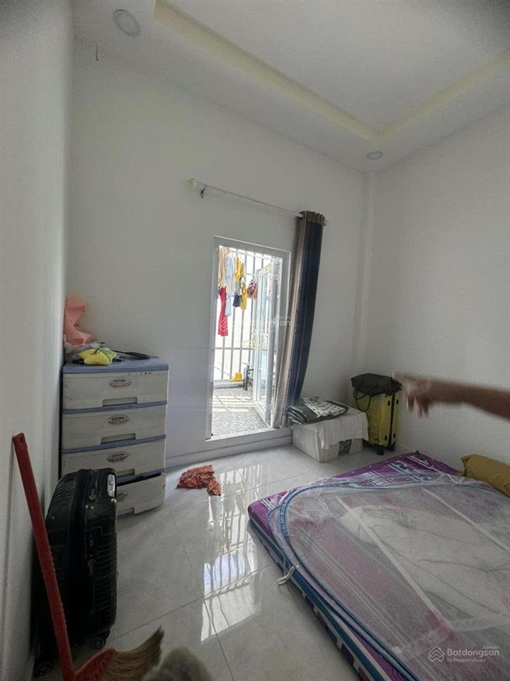 Chính chủ cho thuê nhà mặt tiền đường, có 3 phòng ngủ full nội thất, máy lạnh