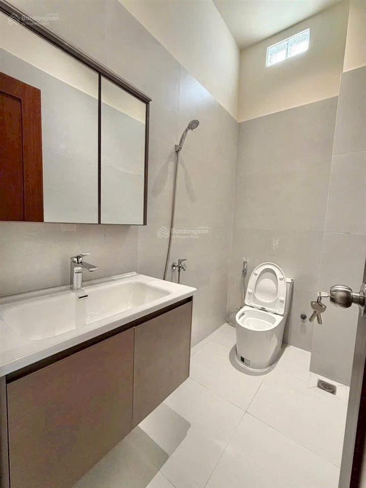 Bán nhà mặt tiền đường gần nguyễn duy trinh giá 9,2 tỷ sân đậu oto