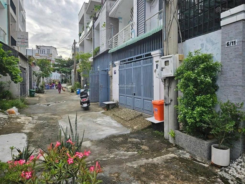 Cho thuê nhà mới sơn có máy lạnh, tủ lạnh gần cảng phú hữu giá 5 triệu