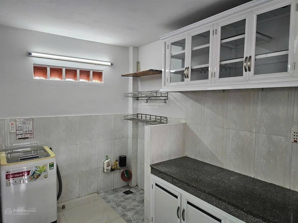 Cho thuê nhà mới sơn có máy lạnh, tủ lạnh gần cảng phú hữu giá 5 triệu