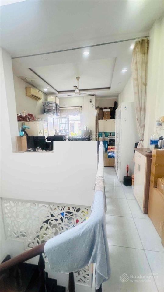 Cơ hội mua nhà 2 lầu có gara ô tô ở gần công viên phú hữu giá 5,5 tỷ
