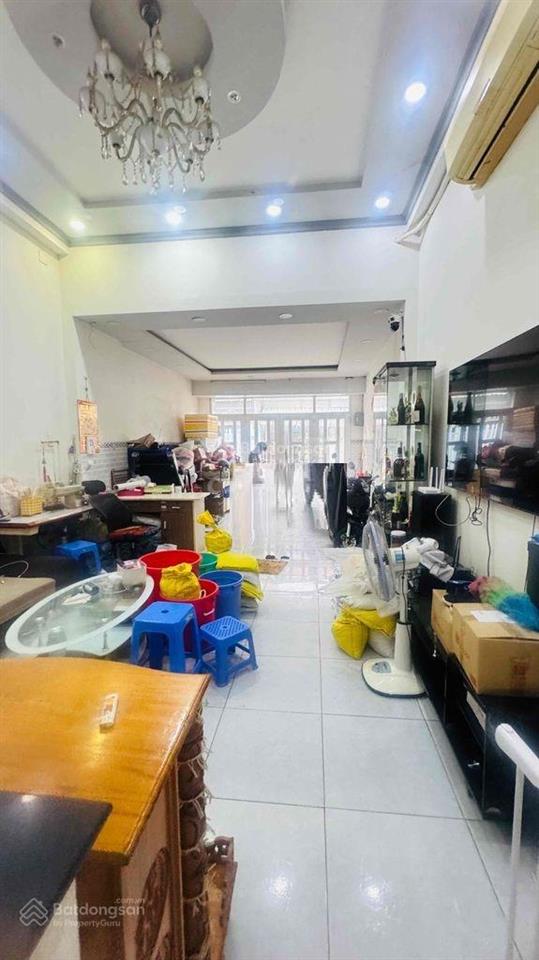 Cơ hội mua nhà 2 lầu có gara ô tô ở gần công viên phú hữu giá 5,5 tỷ