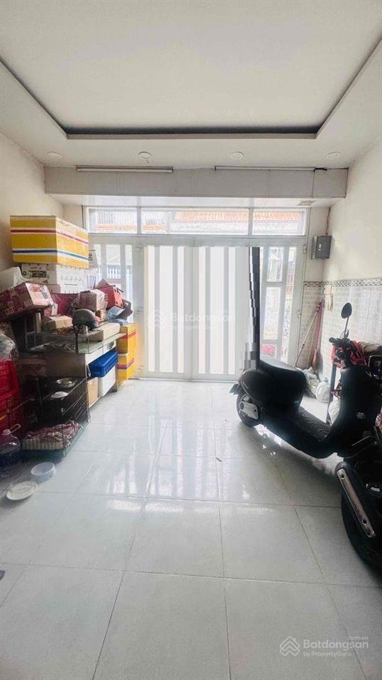 Cơ hội mua nhà 2 lầu có gara ô tô ở gần công viên phú hữu giá 5,5 tỷ